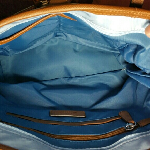 Micheal Kors tote - Picture 3 of 4