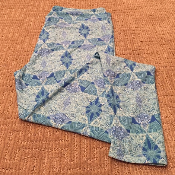 NWOT Super Cute T/C Lularoe Leggings.