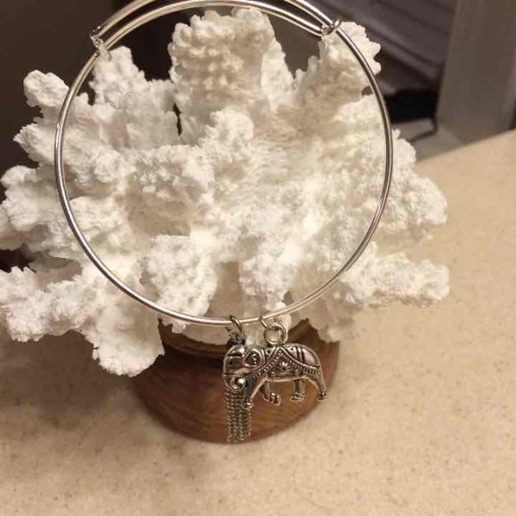 Elephant expandable bangle - Picture 2 of 2