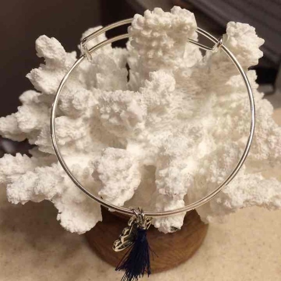 Expandable lotus flower bangle - Picture 2 of 2