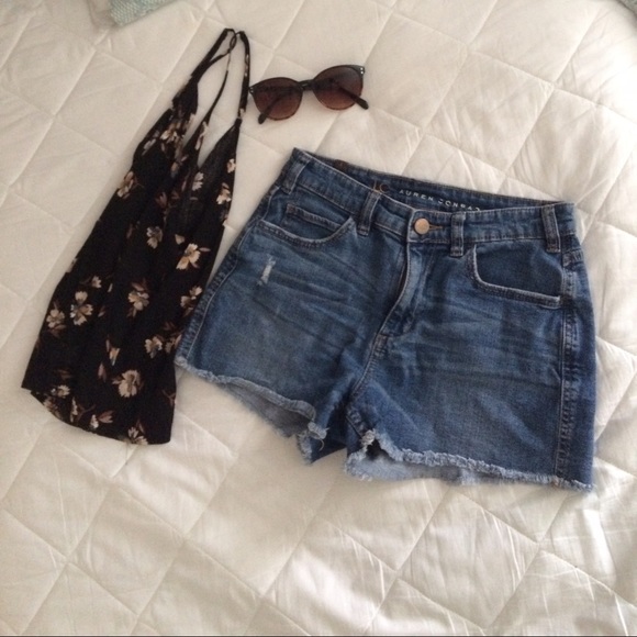 Super cute high waisted cut off shorts!