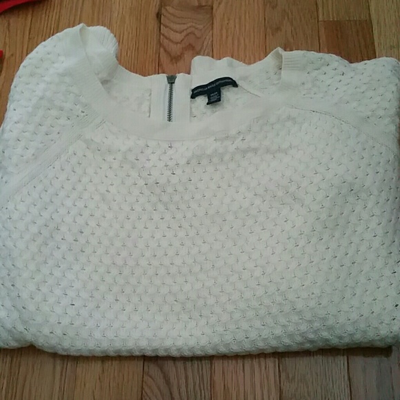 Cream American Eagle sweater worn 1 time lightweig