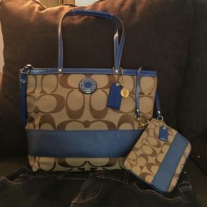 EUC Coach Signature bag & matching wristlet set