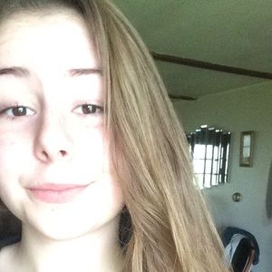 Meet your Posher, Lora