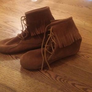 Minnetonka tramper boot