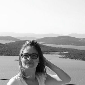 Meet your Posher, Emine