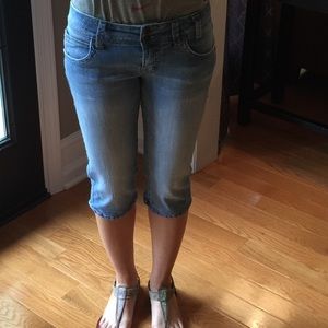 Hydraulic faded wash Capri jeans