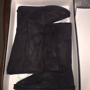 BRAND NEW BLACK BOOTS!