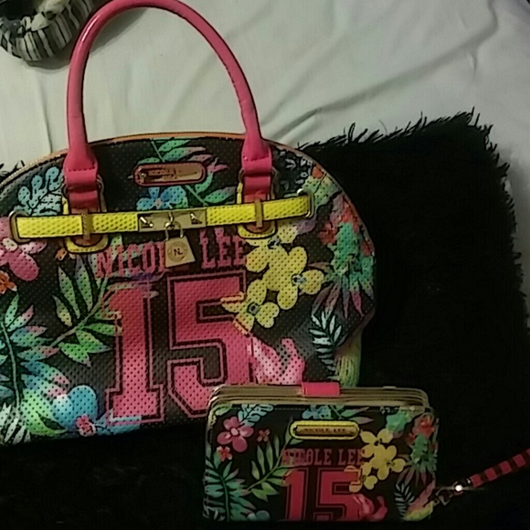 Nicole lee tote bag with the wallet included