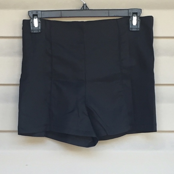 High Waisted Shorts - Picture 3 of 3