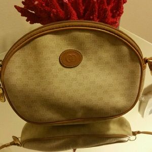 Authentic Vintage Gucci Crossbody!!