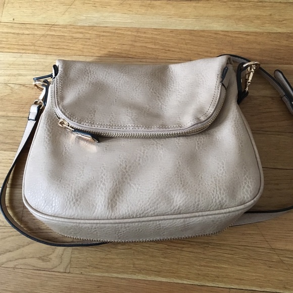 Super cute cross body