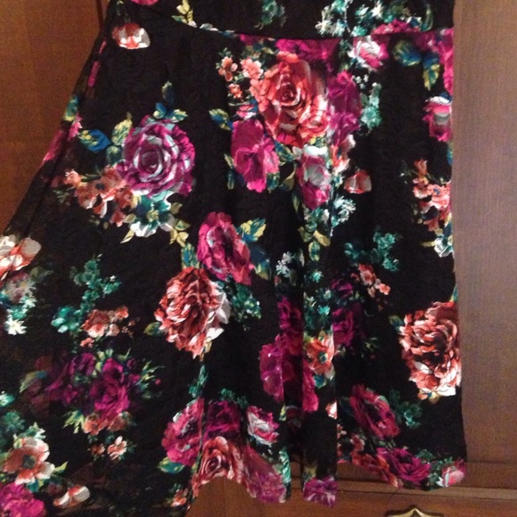 ‼️Never been worn Floral Dress ‼️ - Picture 3 of 3