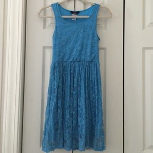 Size M lace dress