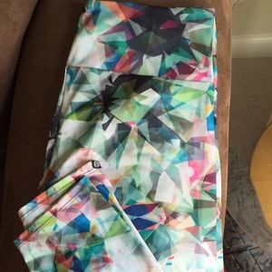 Onzie Shattered Glass Multi Color Crops XS