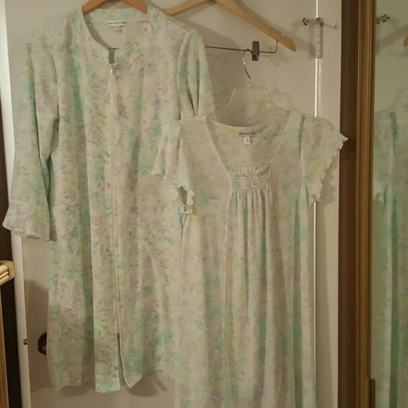 Laundered only once so soft nitegown and robe