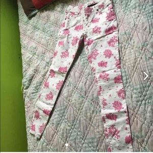 White floral print pants ✨