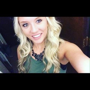 Meet your Posher, Stephanie