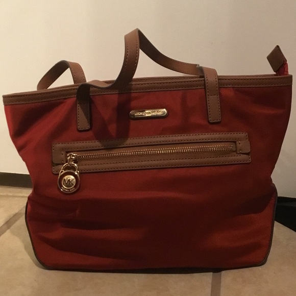 NWOT. MIchaeL Kors shoulder bag
