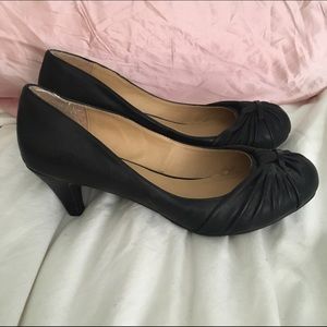 Low black heels