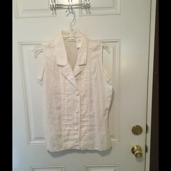 White sleeveless blouse