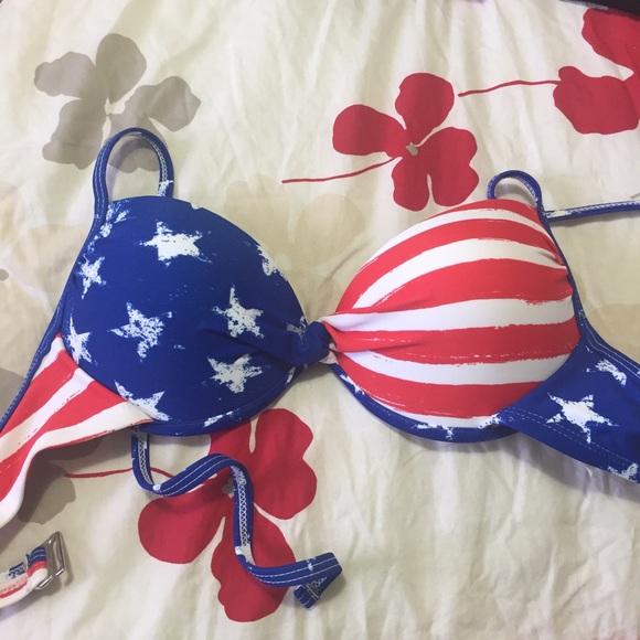 ❤️NWOT AMERICA push up bathing suit top