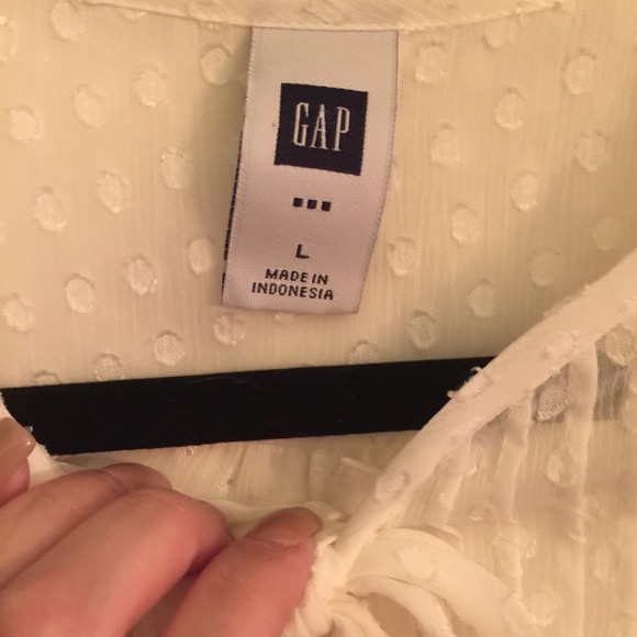 GAP button down blouse. - Picture 2 of 3