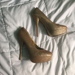 Gold sparkle high heels