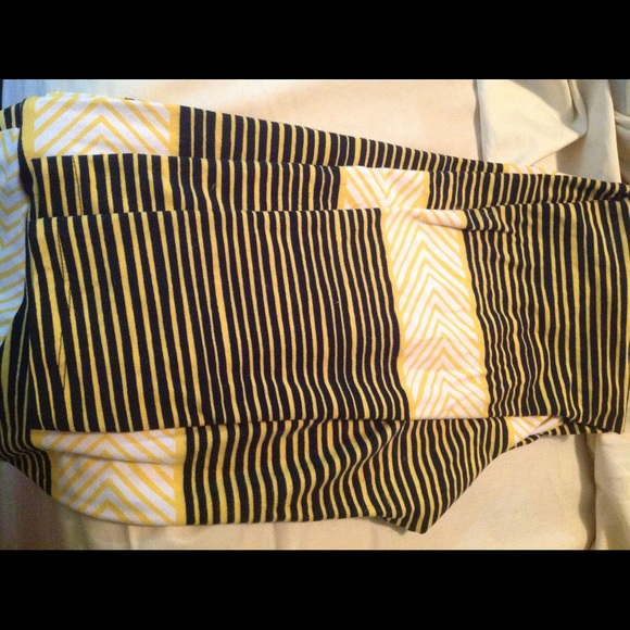 TC Black and Yellow Stripes - Picture 1 of 3
