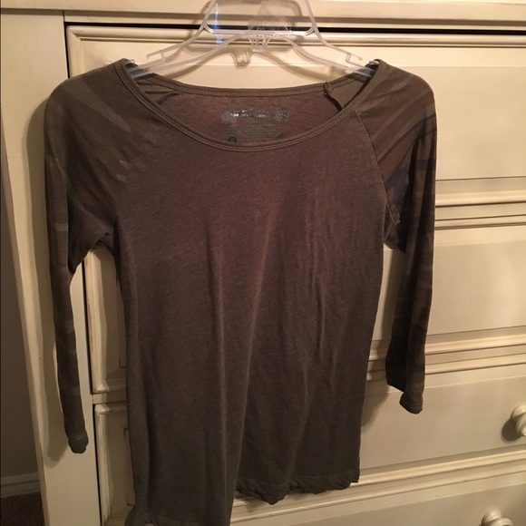 NWOT Camo baseball tee