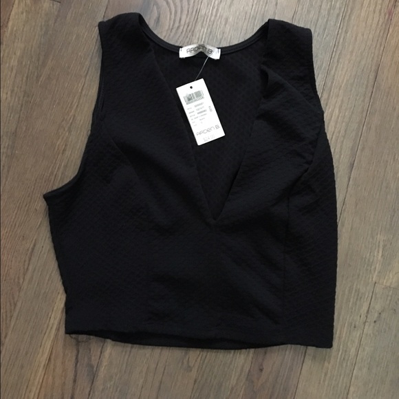 Darling neckline . Very flattering .