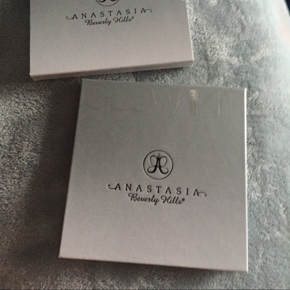 Anastasia Beverly Hills gleam glow kit