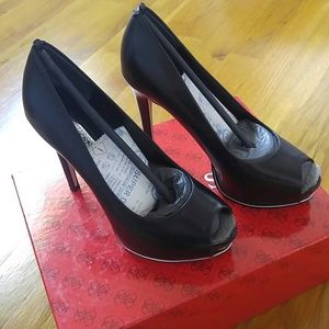 BRAND NEW GUESS Honora 2 pumps