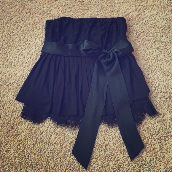 Victoria's Secret catalog XS black lace tube top