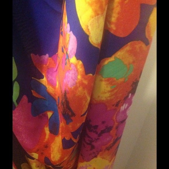 Luxurious 100% SILK floral scarf