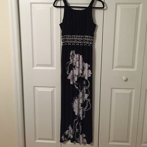 Size 6 petite black and white maxi