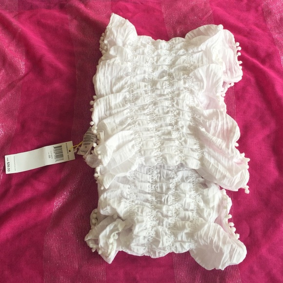 BCBG WHITE RUFFLES SCARF