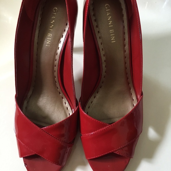 Used Gianni Bini red shoes - Picture 2 of 2