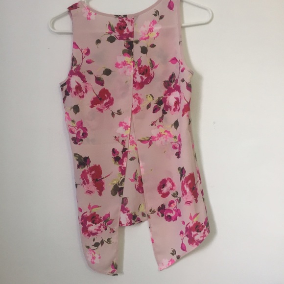 🌸FLORAL TOP - Picture 2 of 2