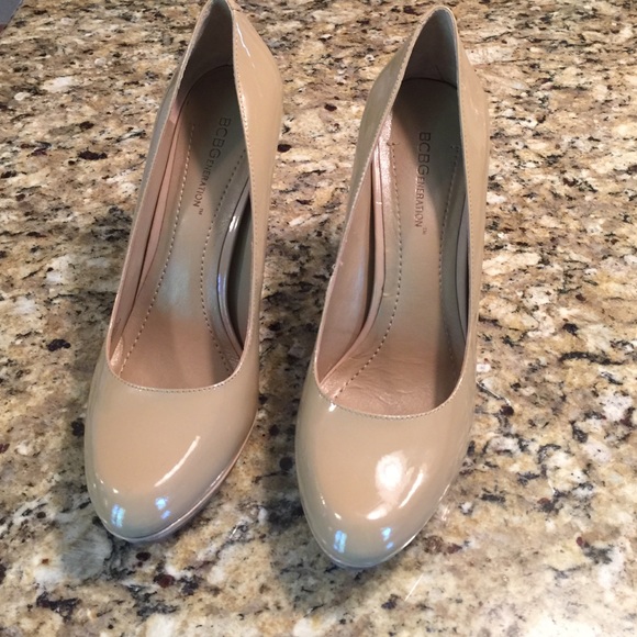 Gorgeous BCBG nude pumps!