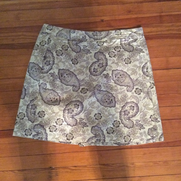 Jennifer Moore Pants - Very cute skort - paisley print