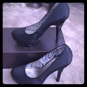 Rachel Roy black pumps size 9