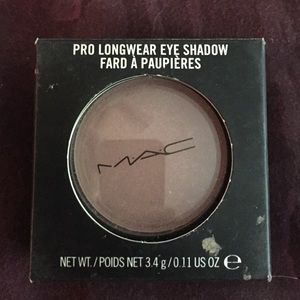 Eye Shadow - MAC Bloom On