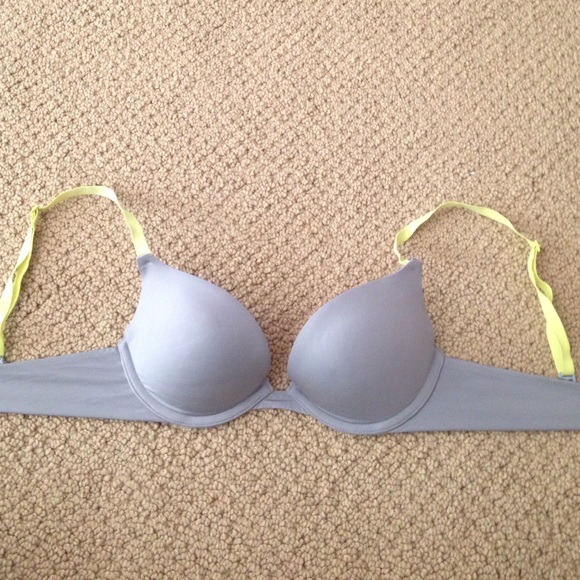 Victoria's Secret push up bra (32B)