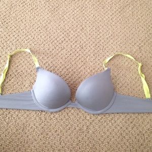 Victoria's Secret push up bra (32B)
