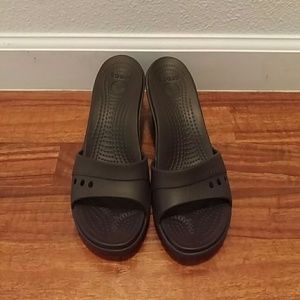 NWOT brown Crocs slip on heel size 6