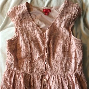 Button down blouse, sleeveless.