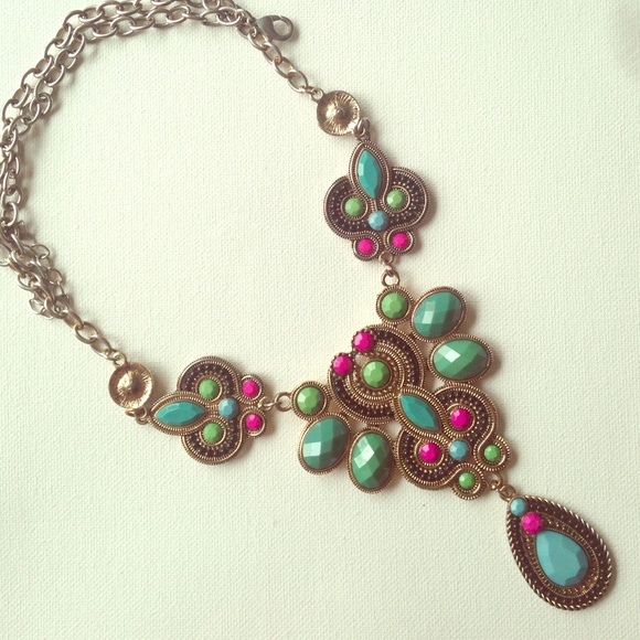 Statement necklace