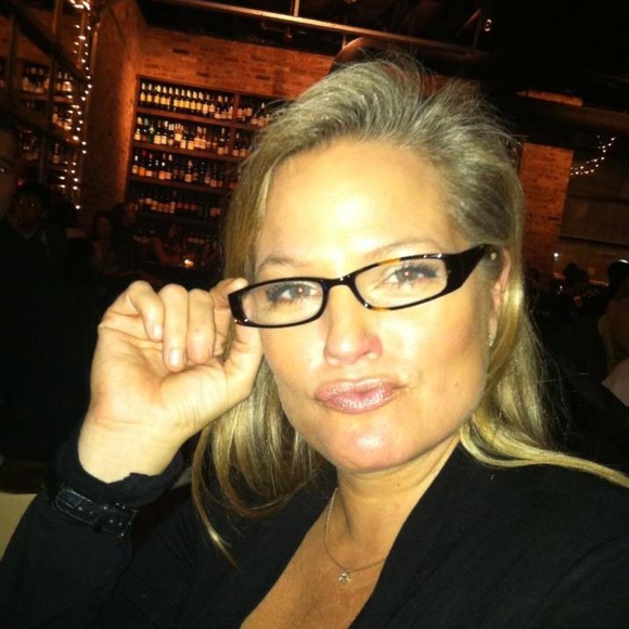 Meet your Posher, Cyrena - Picture 1 of 1