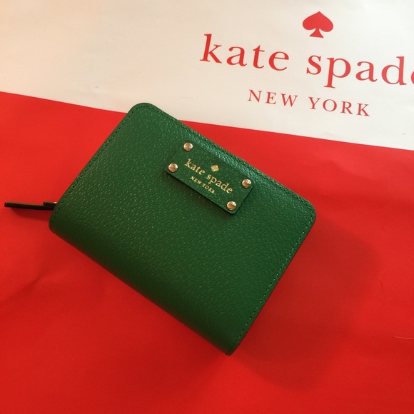 Kate Spade Handbags - PRICE DROP! Kate Spade Cara Wallet